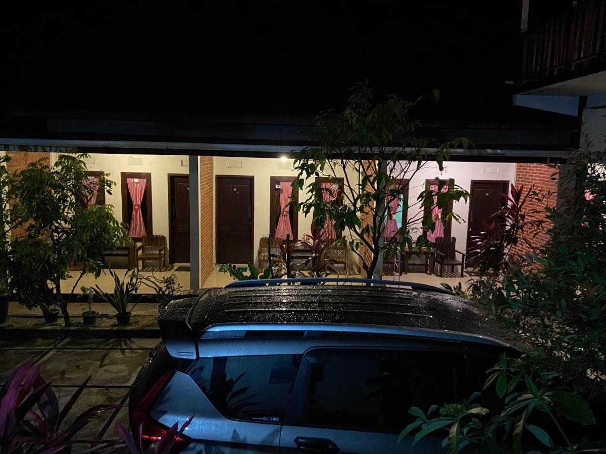 Watukarung Sackstone Guesthouse Kalak Exterior foto